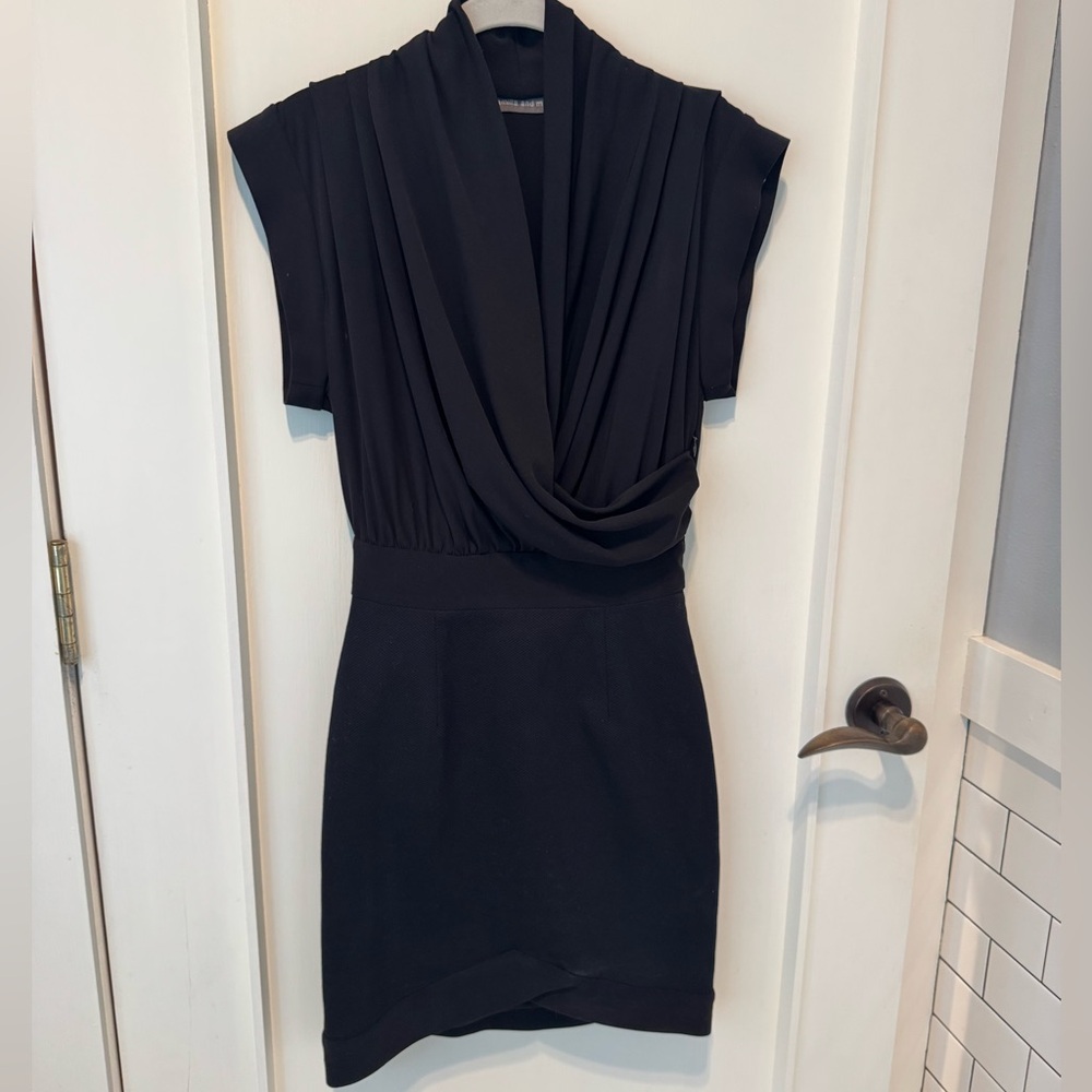Camilla and Marc elegant dress. So much better in person. Size 0, no tag present